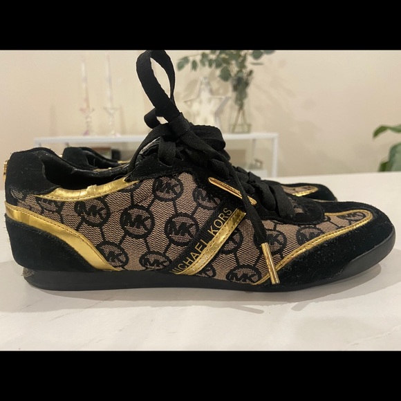 Brown Michael Kors sneakers - Picture 1 of 3